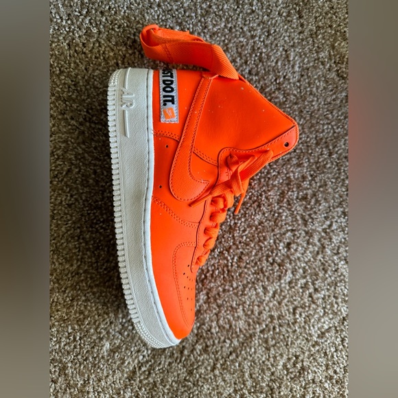 Neon orange NIKE AIR FORCE 1 HIGH LV8 (GS) "JUST DO IT" size 8 - Picture 15 of 16